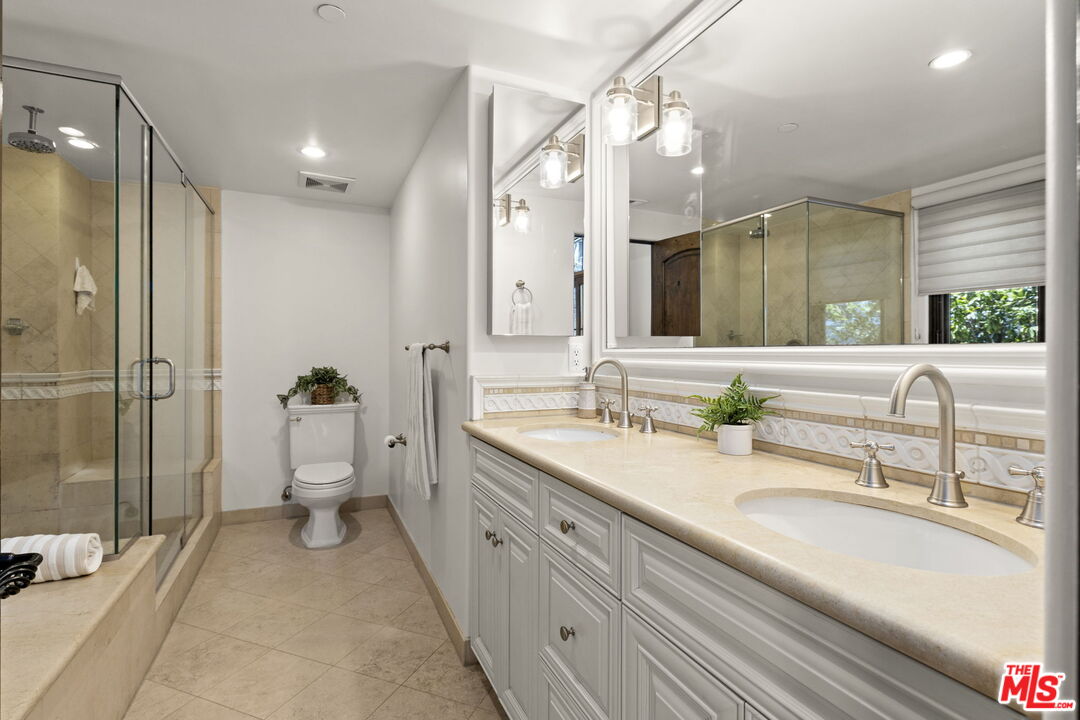 908 17th St Unit: 4