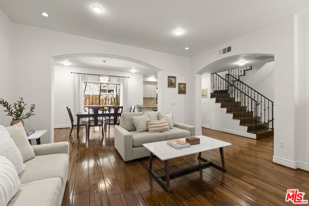 908 17th St Unit: 4