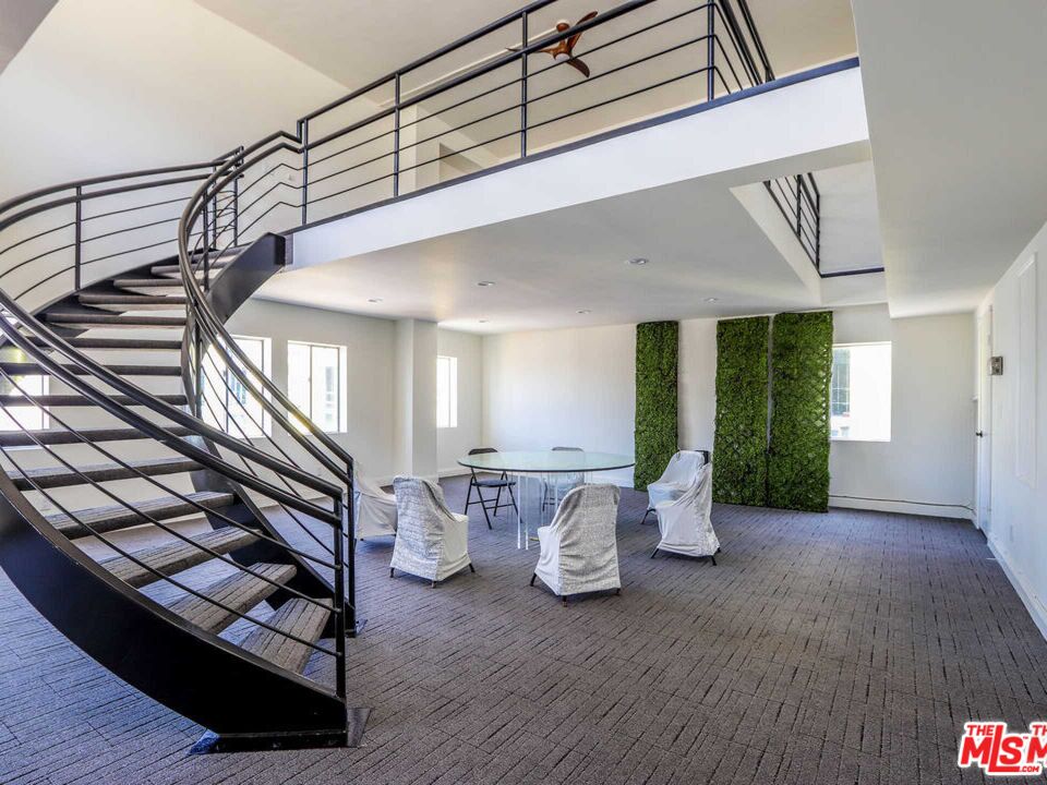 121 S Palm Dr Unit: 404