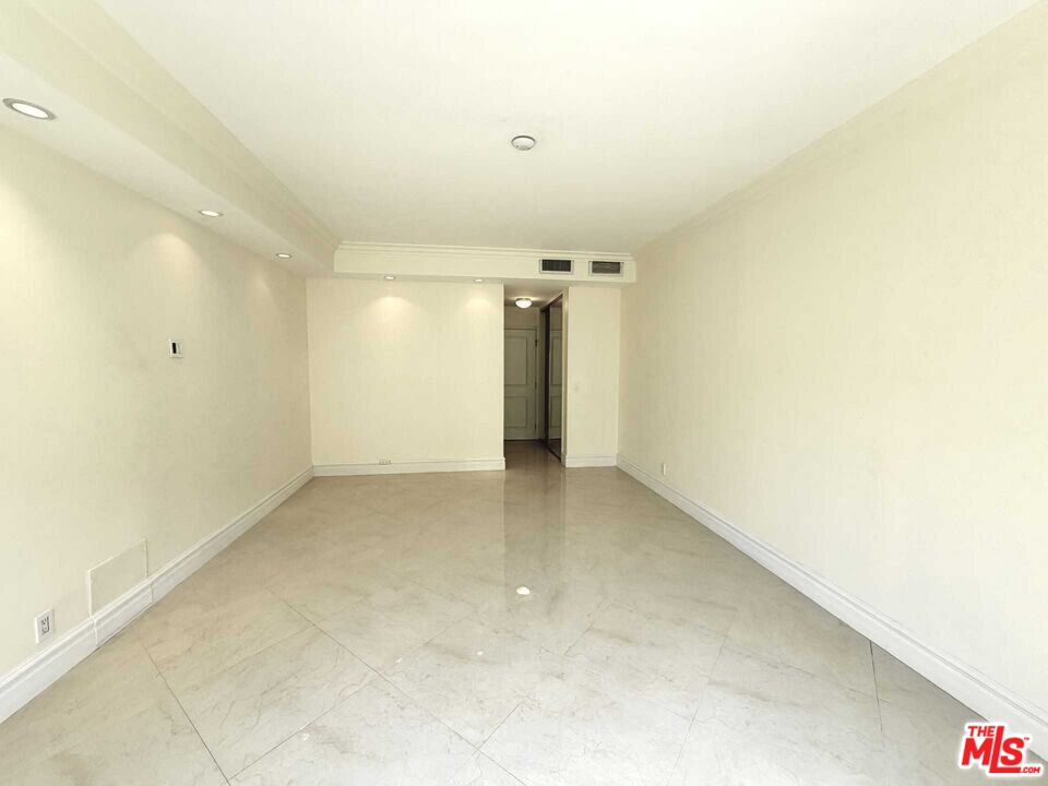 121 S Palm Dr Unit: 404