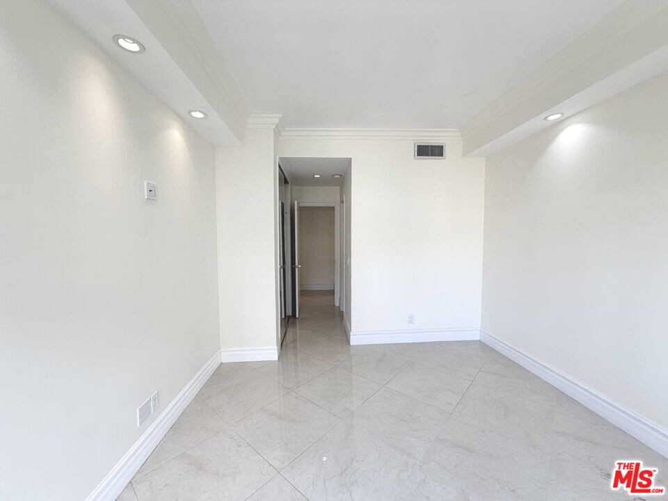 121 S Palm Dr Unit: 404