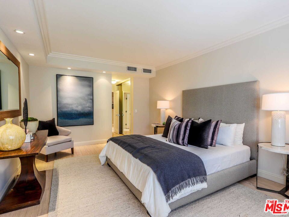 121 S Palm Dr Unit: 404