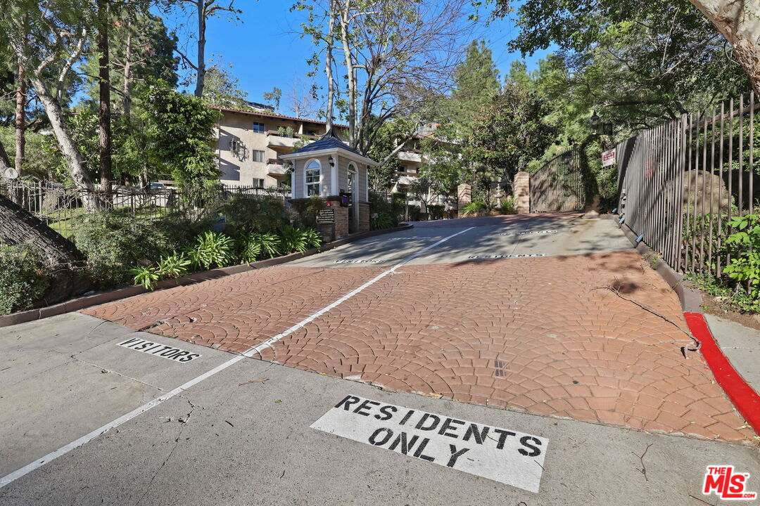 2700 Cahuenga Blvd Unit: 2217