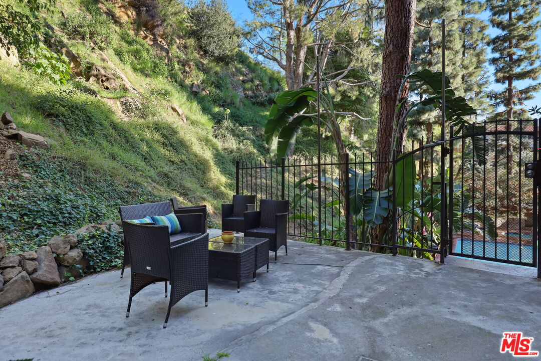 2700 Cahuenga Blvd Unit: 2217