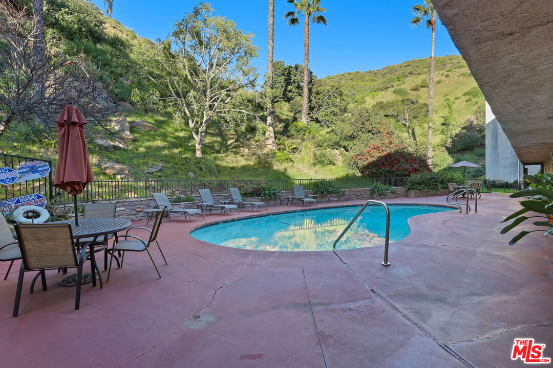 2700 Cahuenga Blvd Unit: 2217