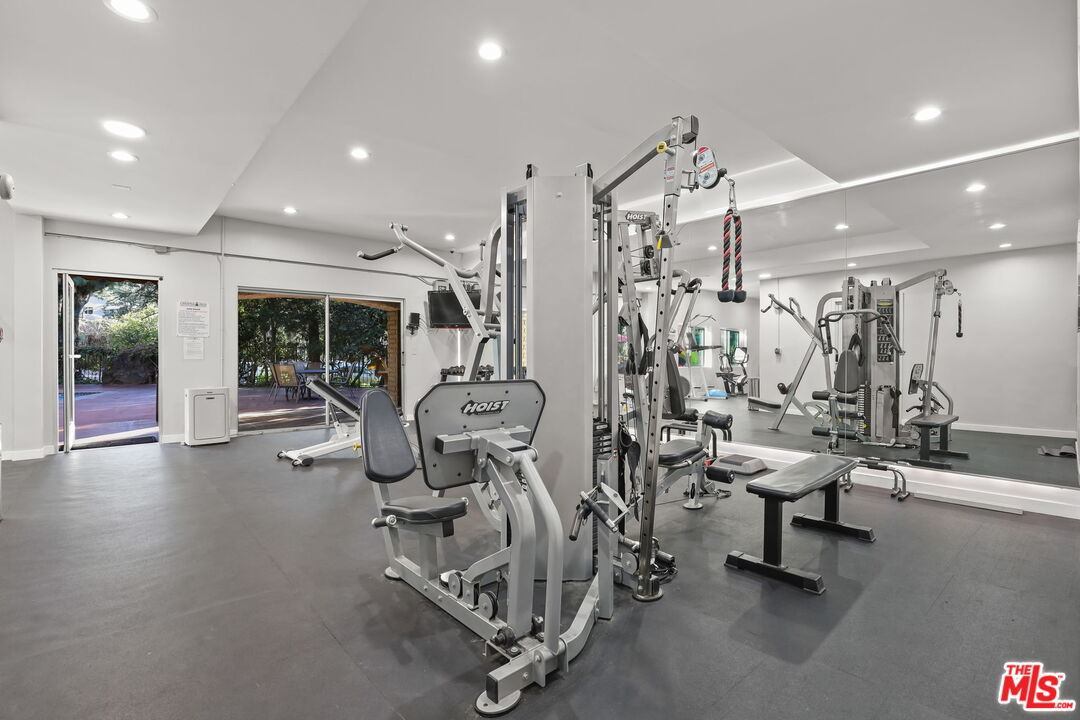 2700 Cahuenga Blvd Unit: 2217