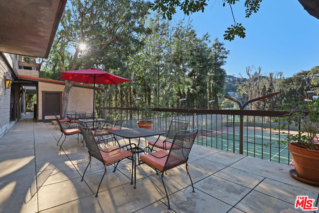 2700 Cahuenga Blvd Unit: 2217