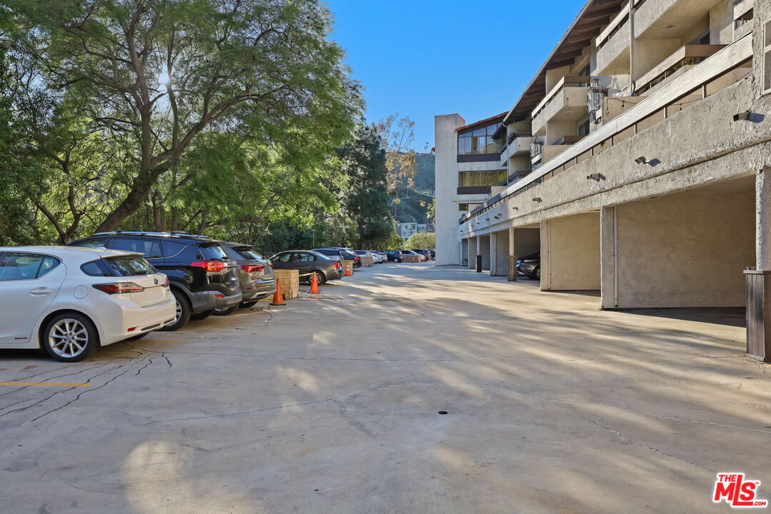2700 Cahuenga Blvd Unit: 2217