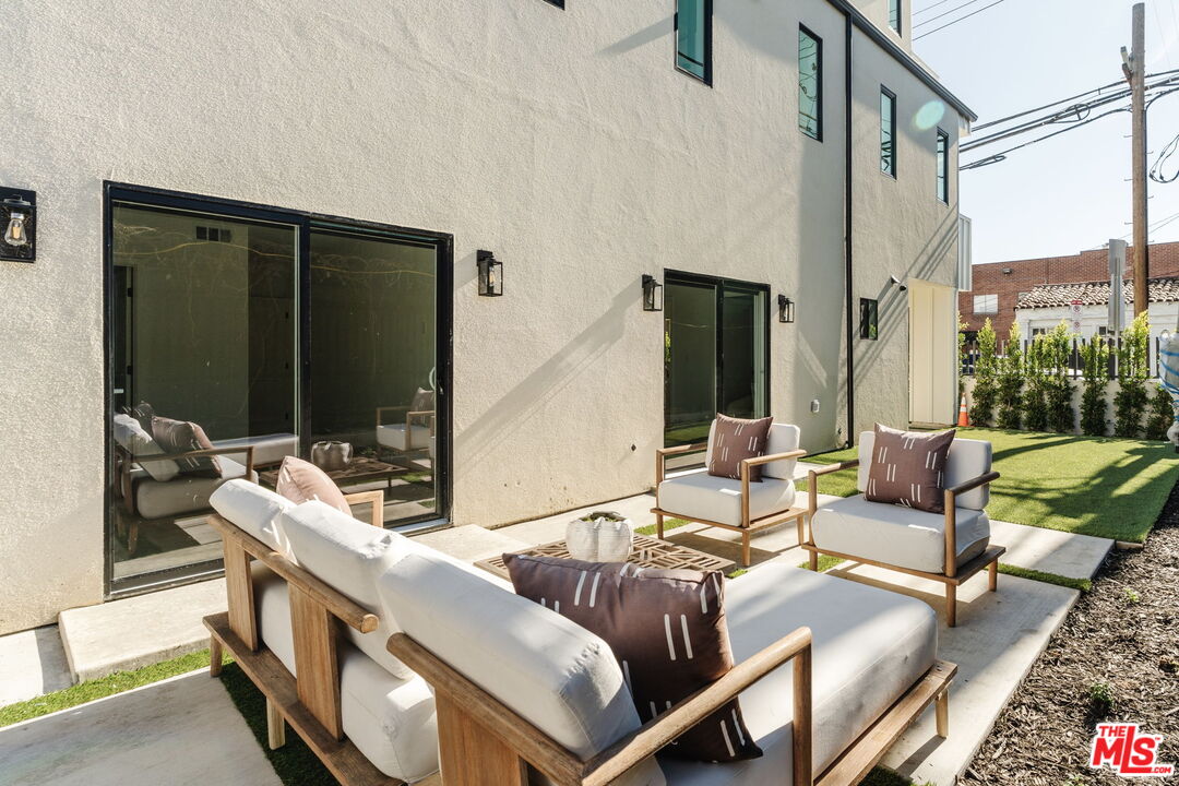 6765 Lexington Ave