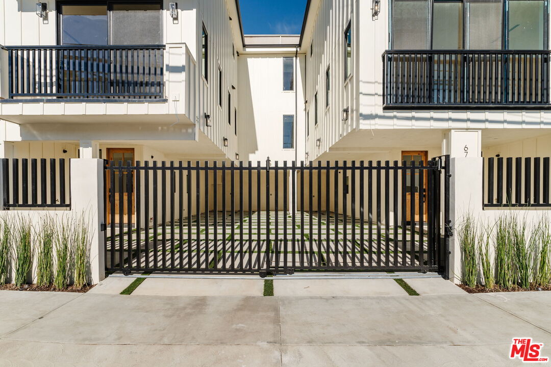 6765 Lexington Ave