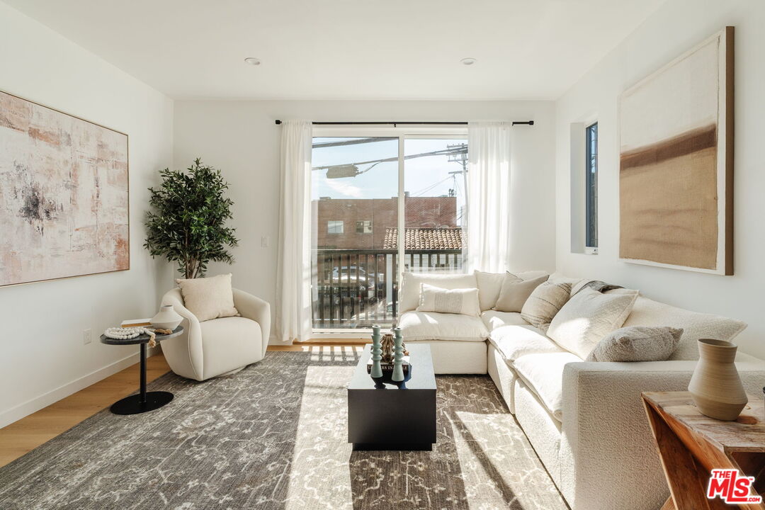 6765 Lexington Ave