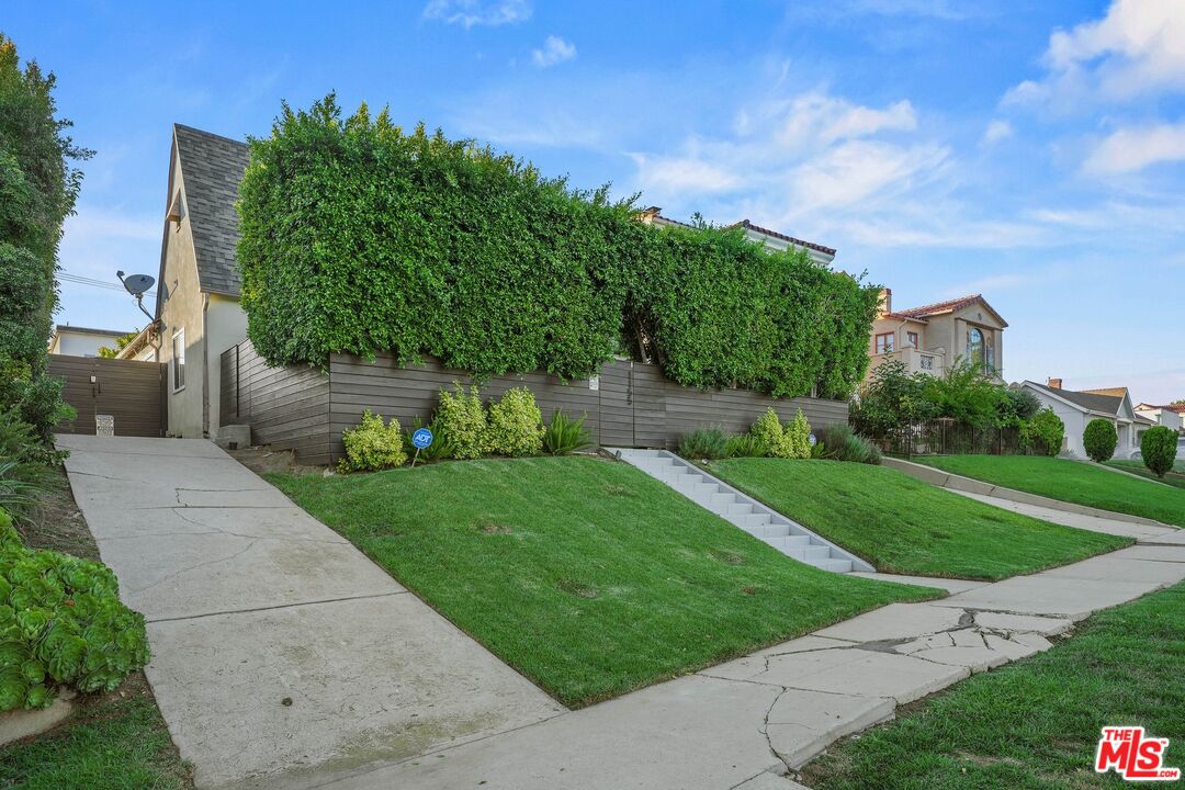 1155 S Rimpau Blvd