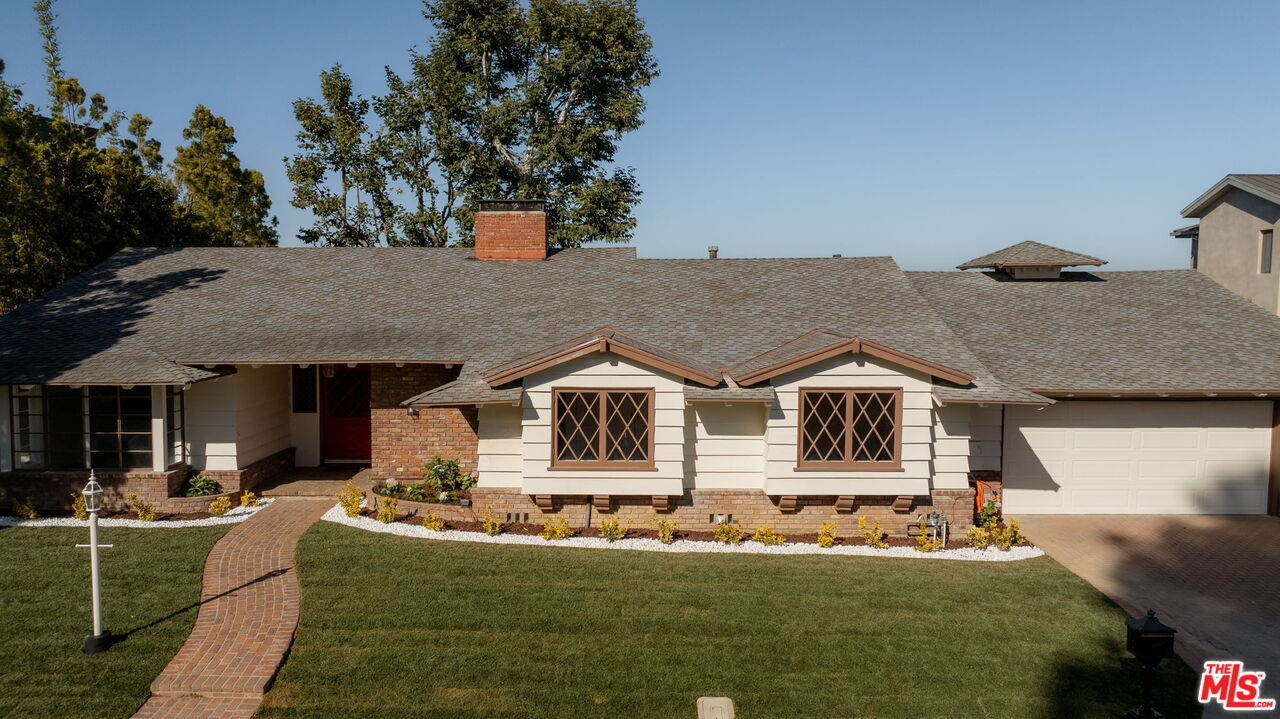 2158 Stradella Rd
