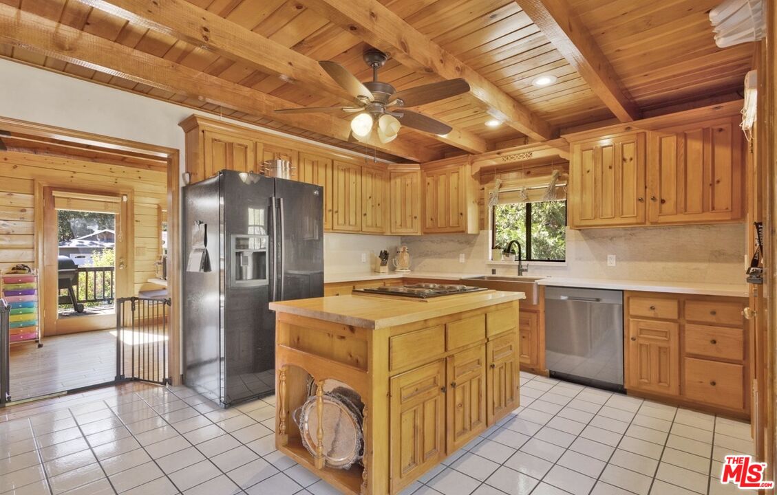 490 Lark Rd