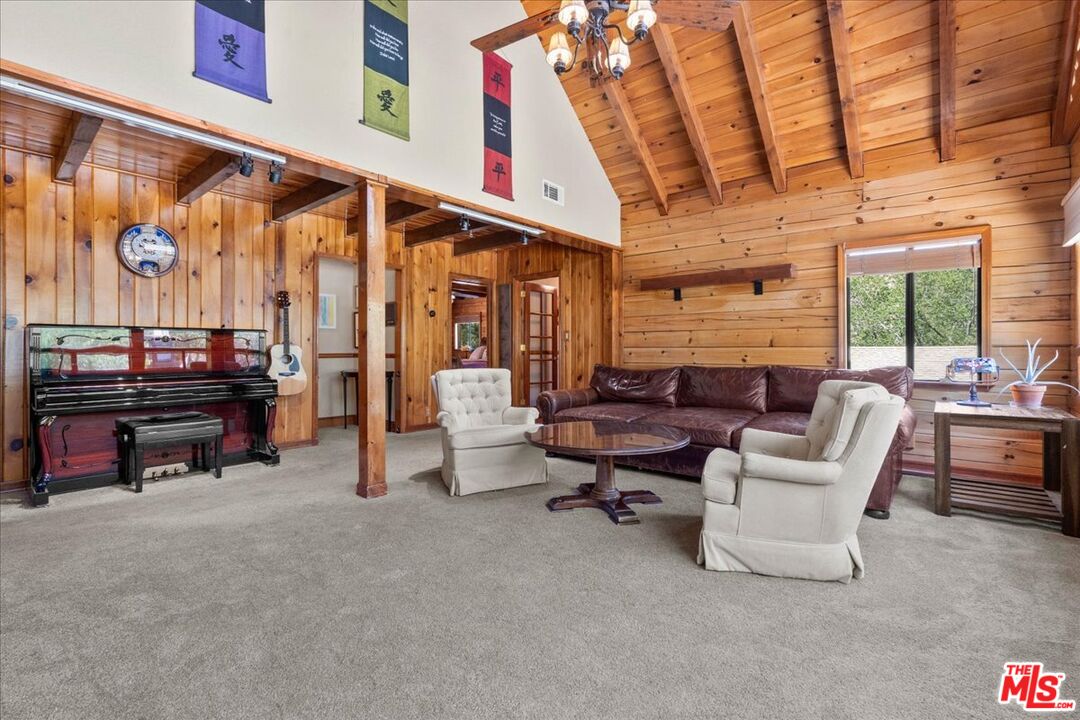 490 Lark Rd