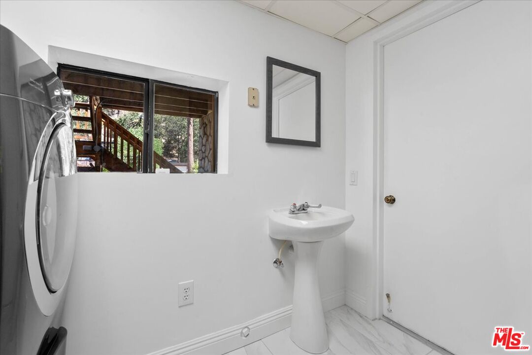 490 Lark Rd