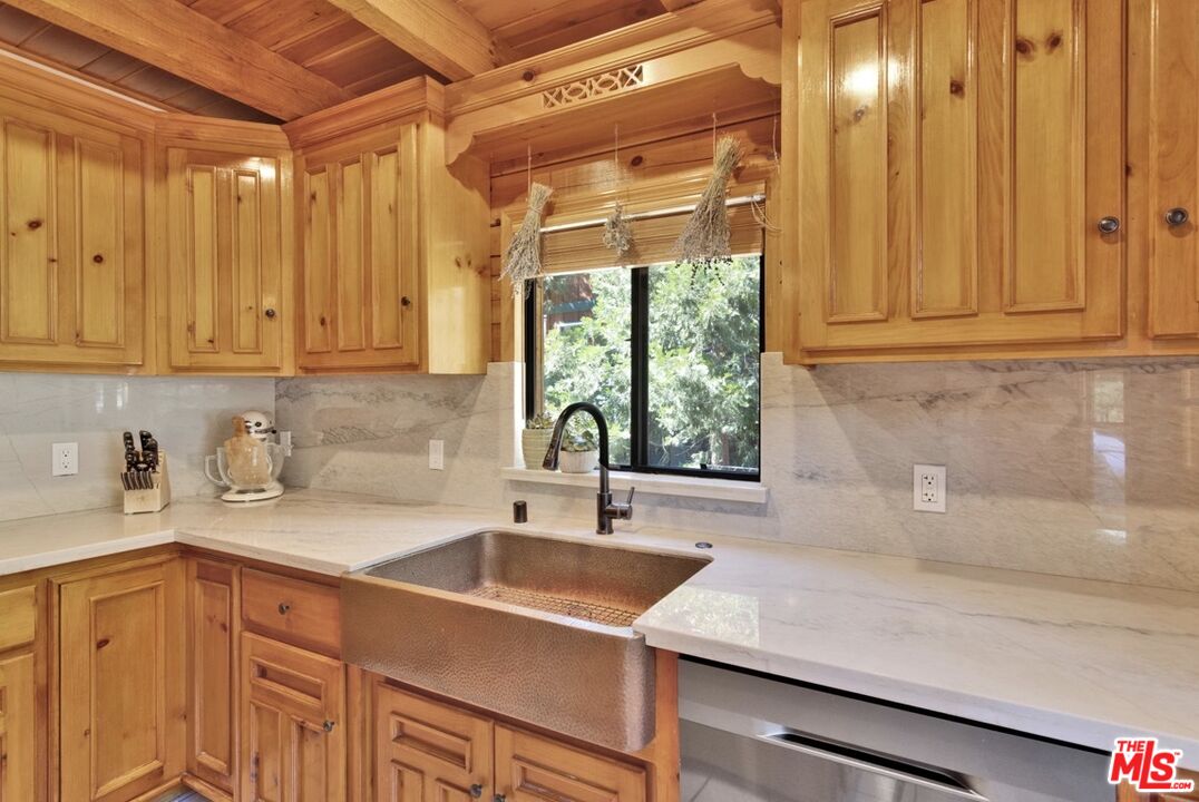 490 Lark Rd