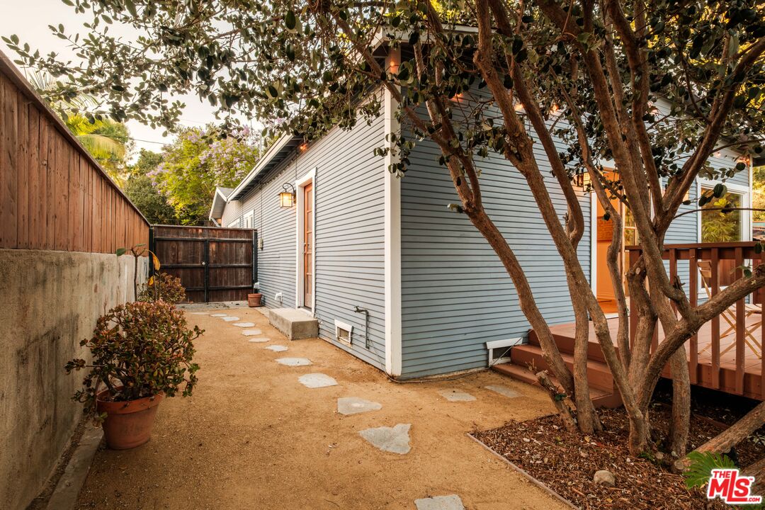 4116 Camero Ave