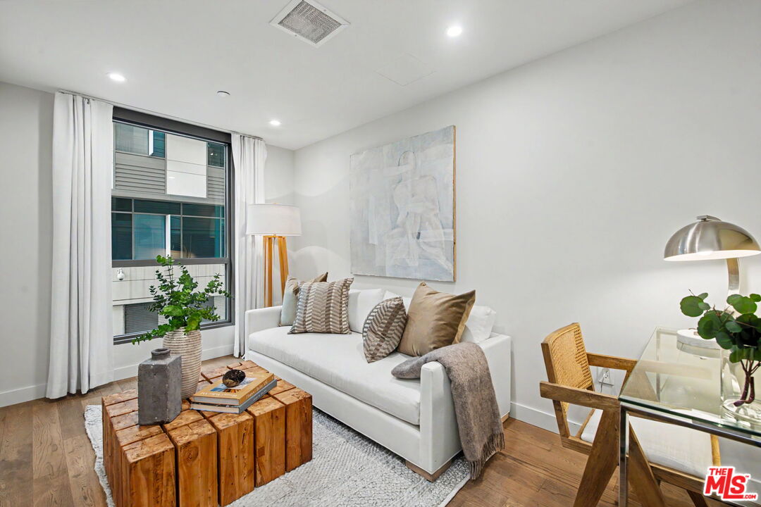 1755 E Ocean Avenue Ave Unit: 203