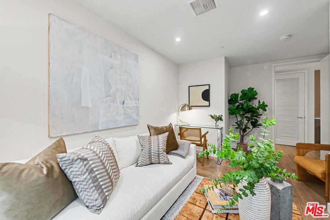 1755 E Ocean Avenue Ave Unit: 203
