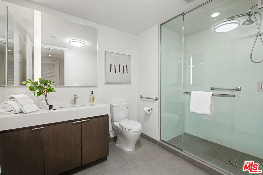 1755 E Ocean Avenue Ave Unit: 203