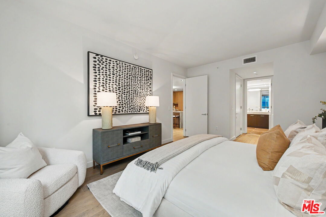 1755 E Ocean Avenue Ave Unit: 203