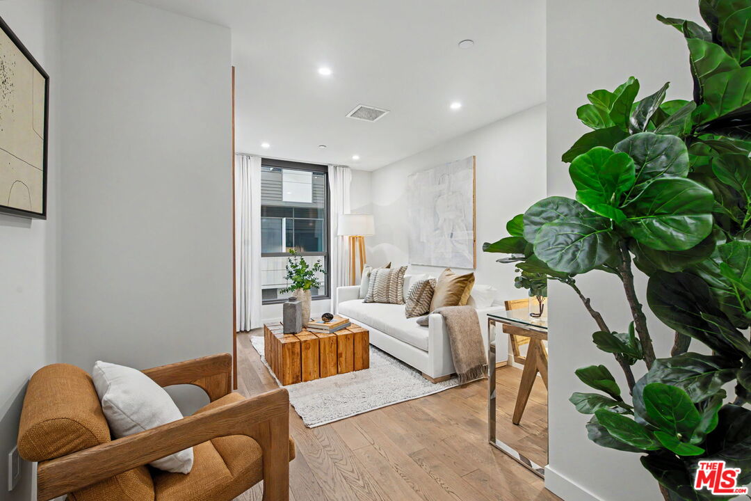 1755 E Ocean Avenue Ave Unit: 203