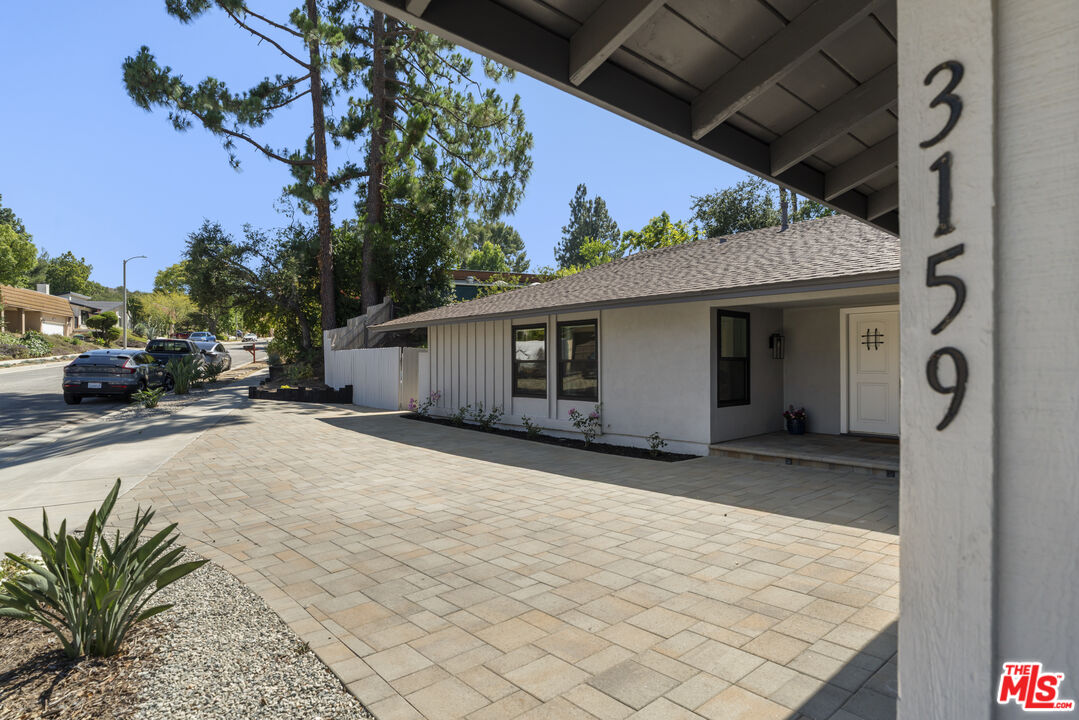 3159 Voltaire Dr