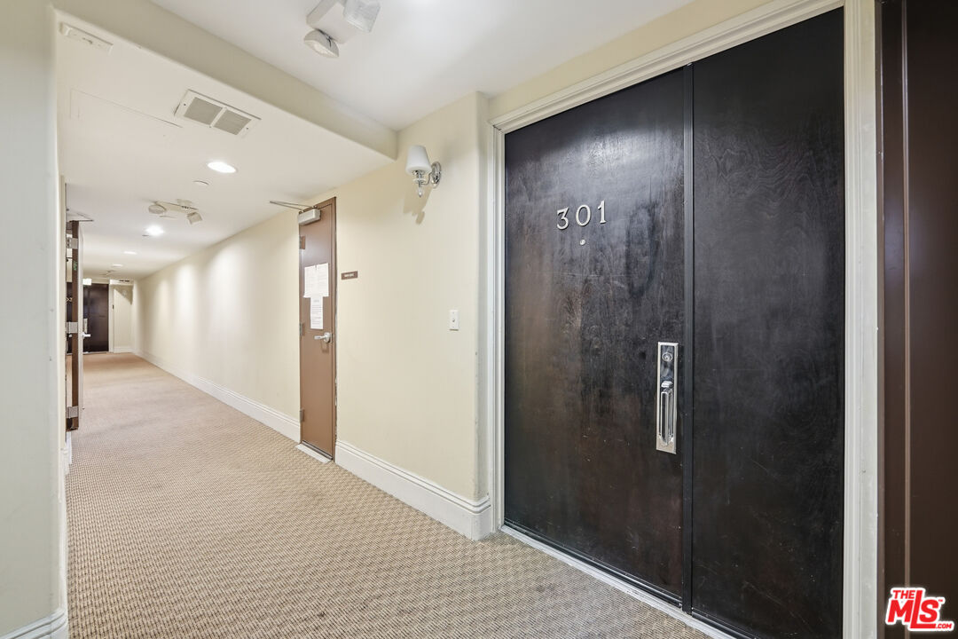 147 N Berendo St Unit: 301