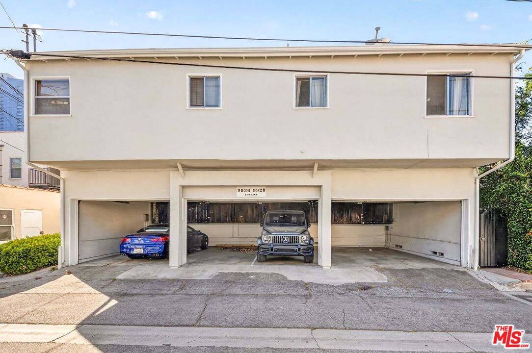 9928 Robbins Dr