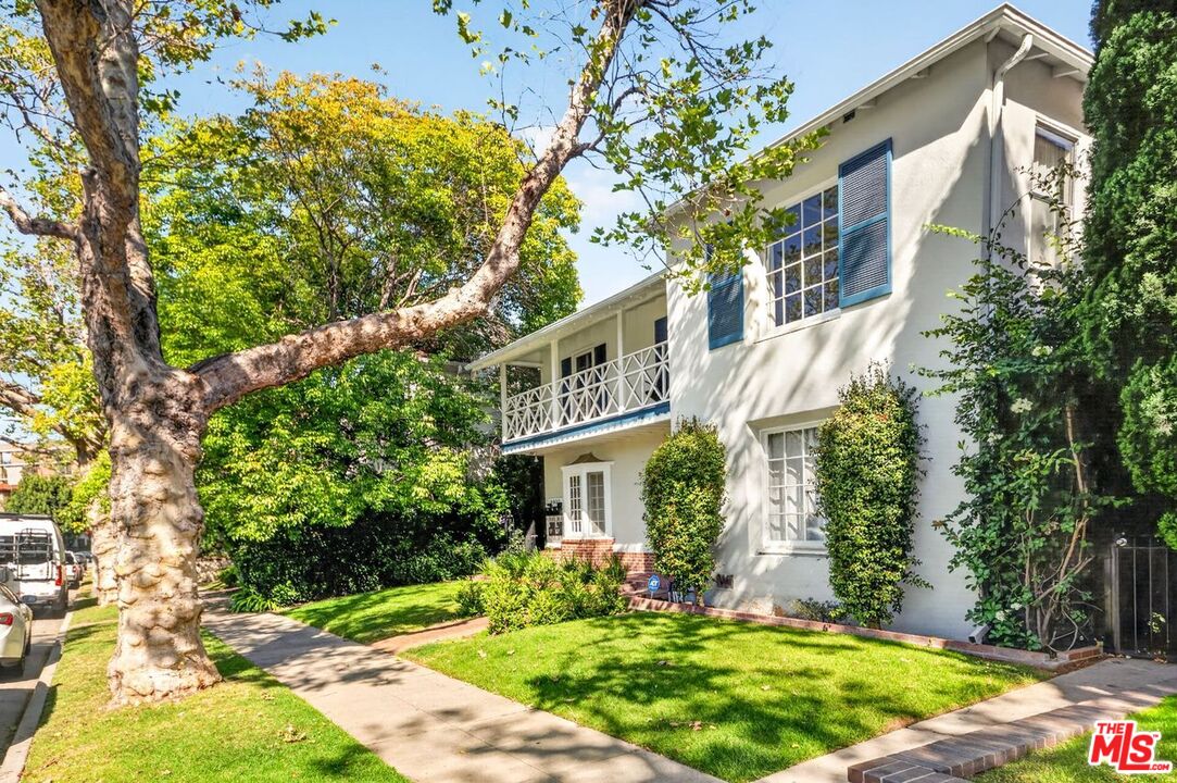 9928 Robbins Dr