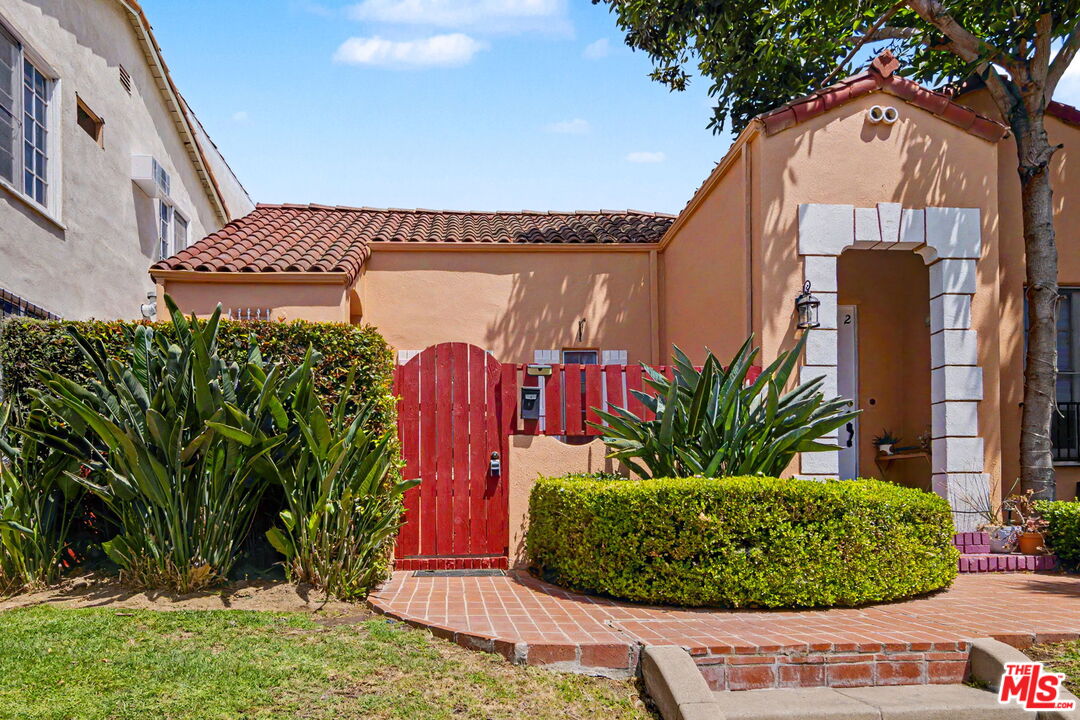 840 S Orange Grove Ave