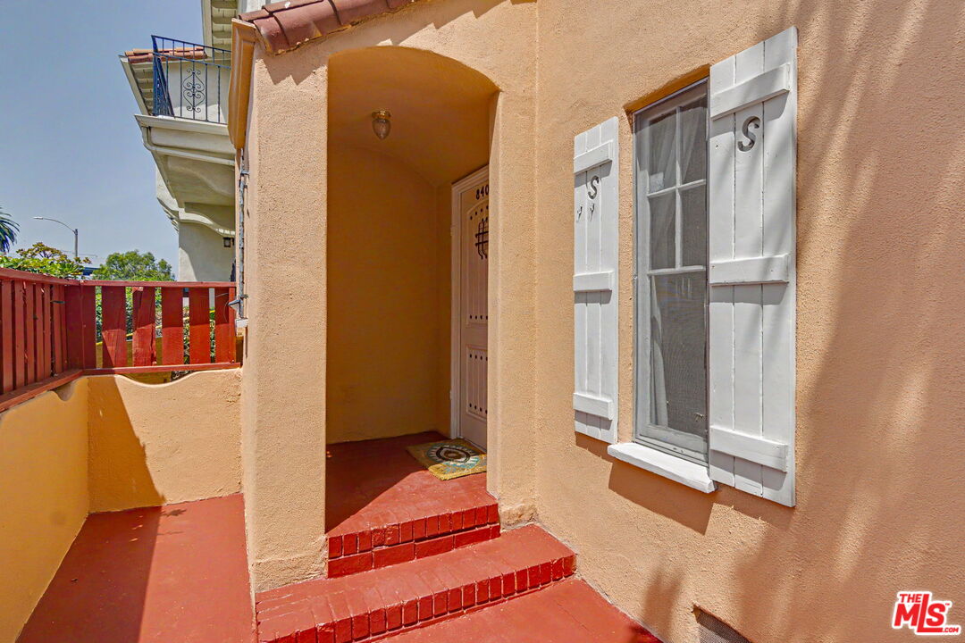 840 S Orange Grove Ave
