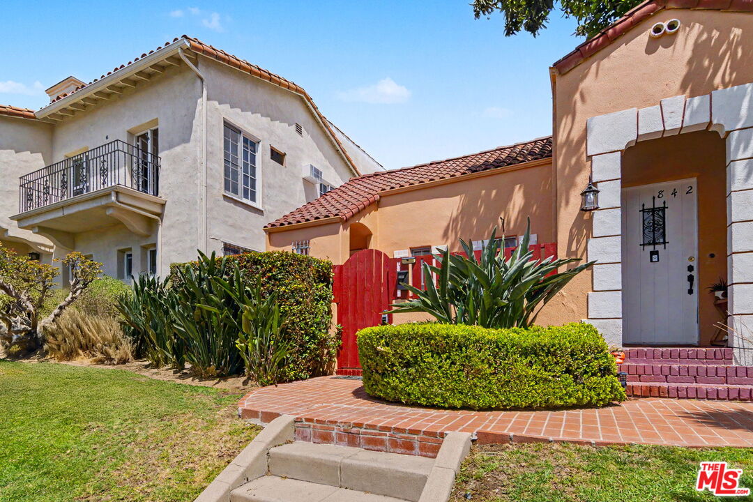 840 S Orange Grove Ave