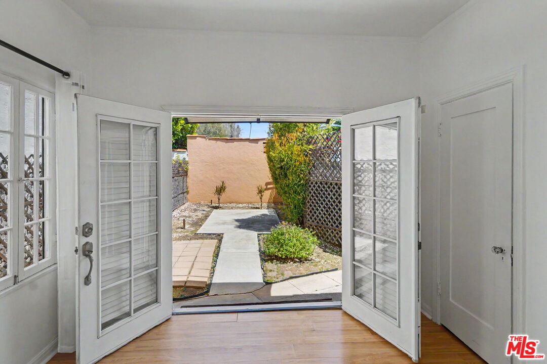 840 S Orange Grove Ave