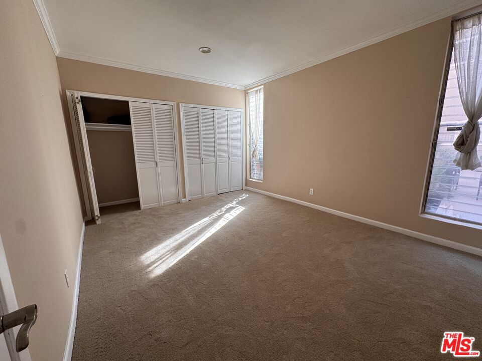 8550 Holloway Dr Unit: 101