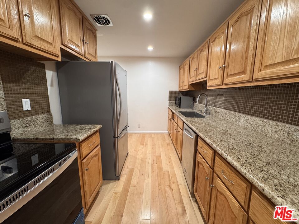 8550 Holloway Dr Unit: 101