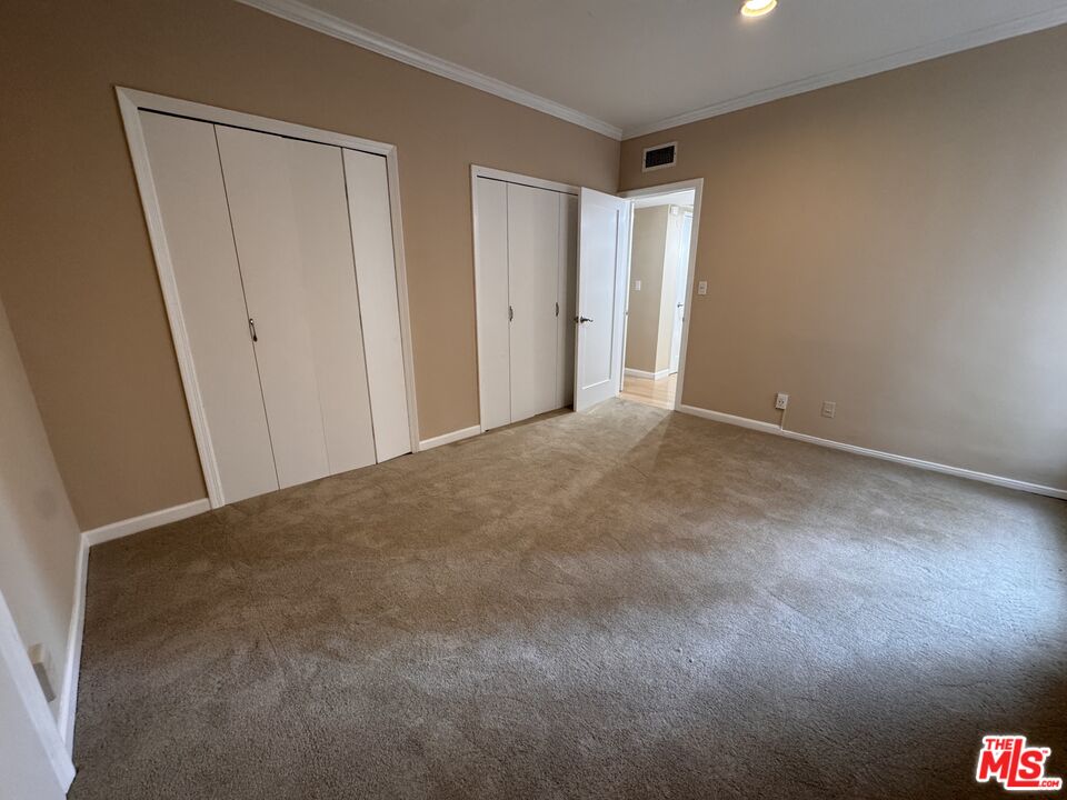 8550 Holloway Dr Unit: 101
