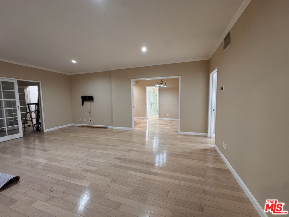 8550 Holloway Dr Unit: 101