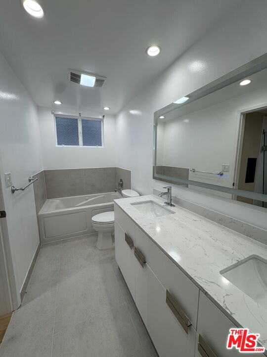 8550 Holloway Dr Unit: 101