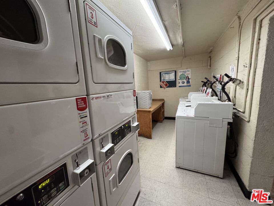 8550 Holloway Dr Unit: 101