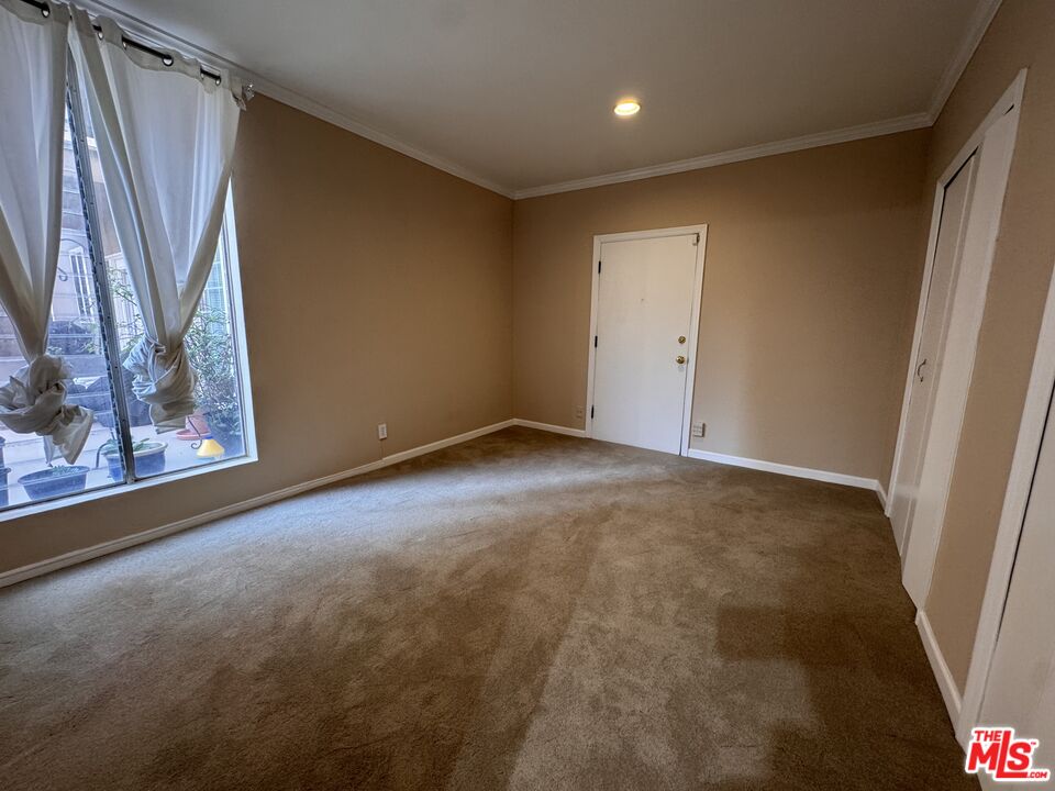 8550 Holloway Dr Unit: 101