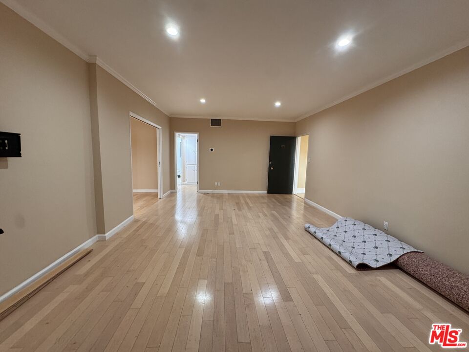 8550 Holloway Dr Unit: 101