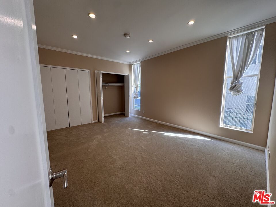 8550 Holloway Dr Unit: 101