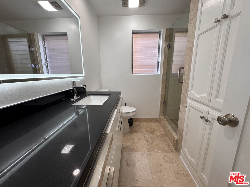 8550 Holloway Dr Unit: 101