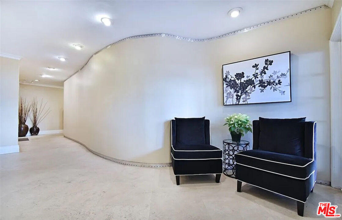 8550 Holloway Dr Unit: 101