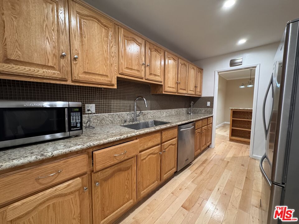 8550 Holloway Dr Unit: 101