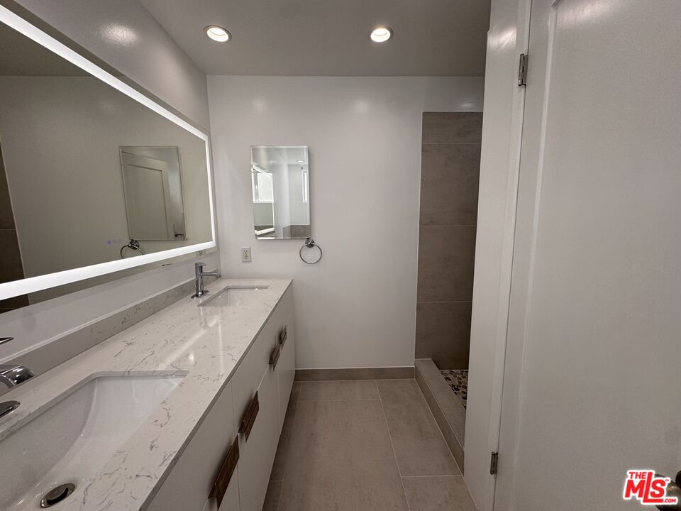 8550 Holloway Dr Unit: 101