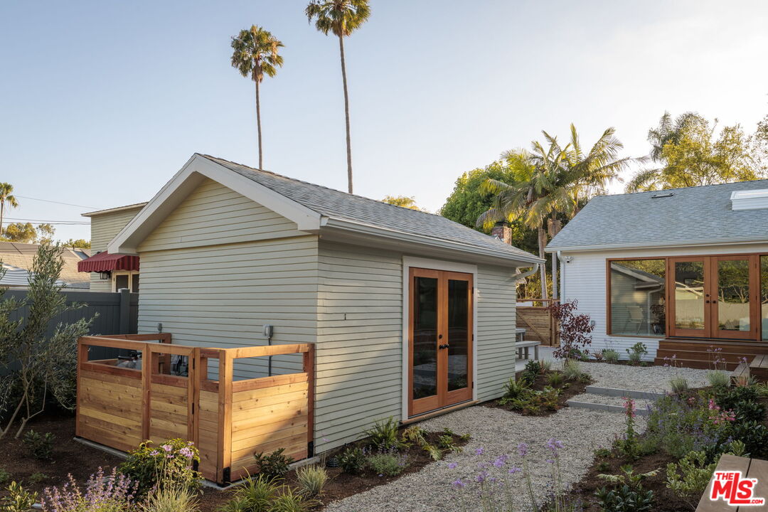 1318 N Ogden Dr