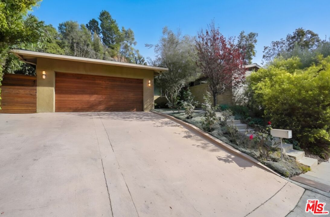 1700 San Ysidro Dr